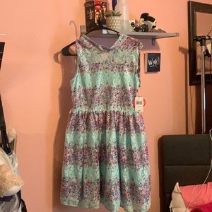 Size 18 1/2 mint green with flowers